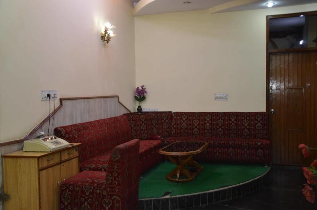 Oyo Hotel Silver Shine Near Gurudwara Shri Bangla Sahib Nueva Delhi Exterior foto
