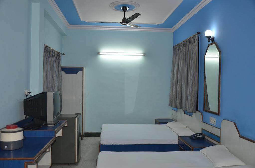 Oyo Hotel Silver Shine Near Gurudwara Shri Bangla Sahib Nueva Delhi Exterior foto