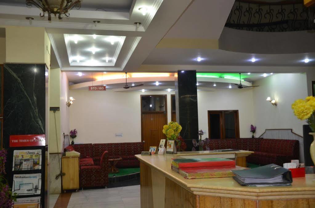 Oyo Hotel Silver Shine Near Gurudwara Shri Bangla Sahib Nueva Delhi Exterior foto